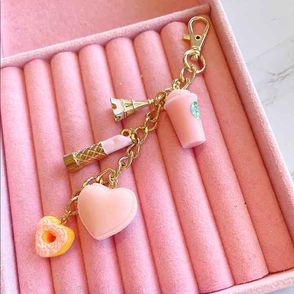 Handmade macaron Starbucks gold keychain - Picture 3 of 3